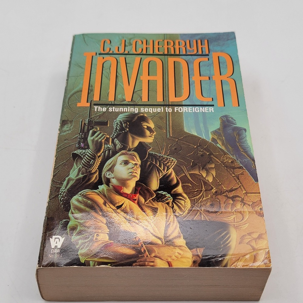 C.J. Cherryh Invader Paperback First Printing Foreigner Series Sci-Fi Good